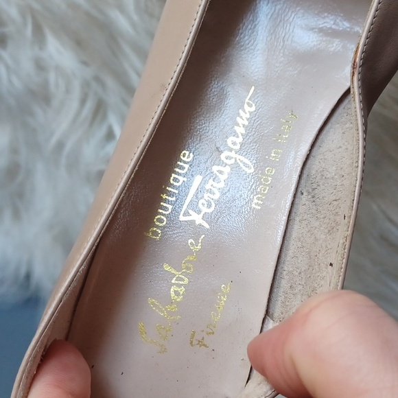 Vintage Salvatore Ferragamo Beige Leather Pumps - Picture 5 of 16